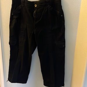 Women’s size 14 Style & Co black cotton & spandex capris with cargo pockets